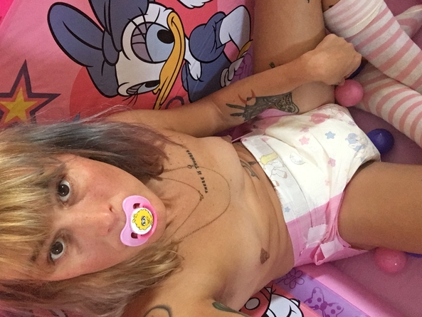 Playpen time-out , Sissy,diaper,girl , Feminization,Adult Babies,Diaper Lovers