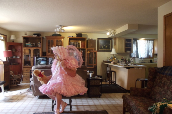 demure and dantiy, sissy,pink,crossdress,, Feminization,Dolled Up,Sissy Fashion