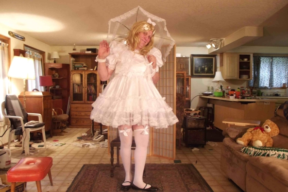 I love white almost as much as pink - a typical day..., sissy,crossdress, Feminization,Dolled Up,Sissy Fashion