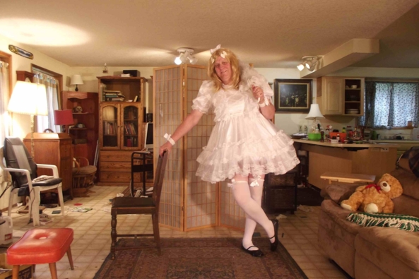 I love white almost as much as pink - a typical day..., sissy,crossdress, Feminization,Dolled Up,Sissy Fashion