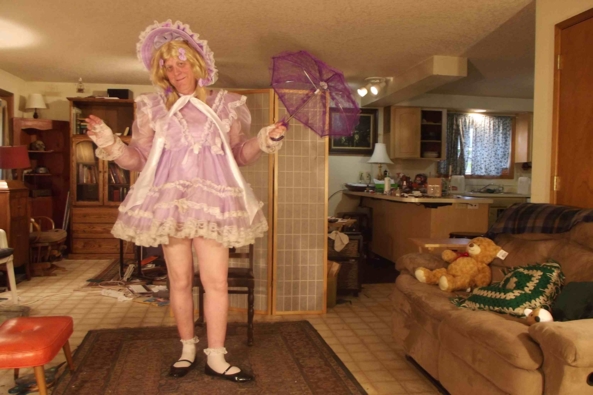 Prissy in Lavender - my favorite lavender dress., sissy,crossdress,, Feminization,Sissy Fashion,Dolled Up