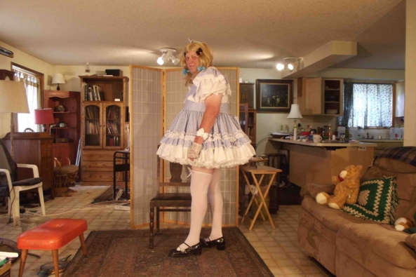 Farmgirl in Gingam - Really nothing special, but very comfortable., sissy,crossdress,, Feminization,Sissy Fashion