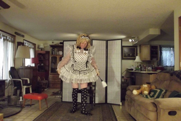 I maid it all better - me in polka dots, sissy,maid,crossdress, Feminization,Sissy Fashion