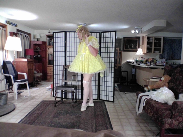 Joan is mellow in Yellow - my newest dress, sissy,yellow, Barbara_Tam,, Feminization,Dolled Up,Sissy Fashion