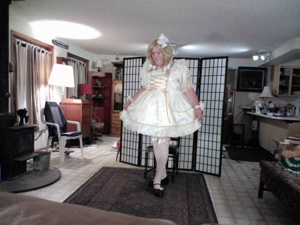 Now where is a Prince Charming when you need one? - my Princess Dress., princess,frilly, Feminization,Dolled Up,Holiday,Sissy Fashion