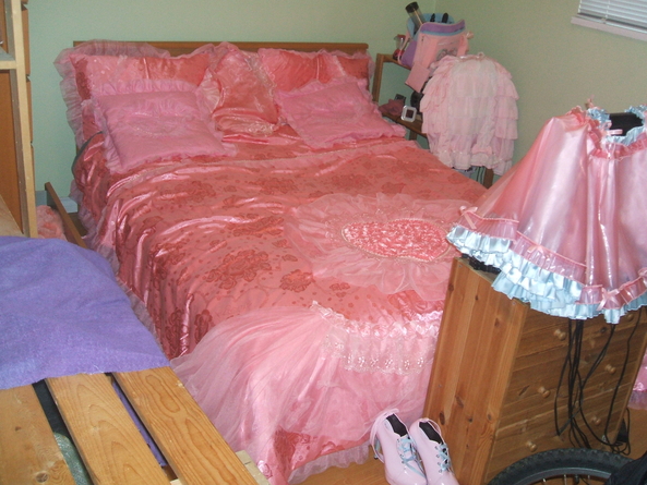 My new sissy bed! - Pics of my new sissy bed., bed,bedding,sissy,princess,prince,Prince51,pillow,pillows,pink, Feminization,Sex Toys,Sissy Fashion,Gay Orientation,Dolled Up