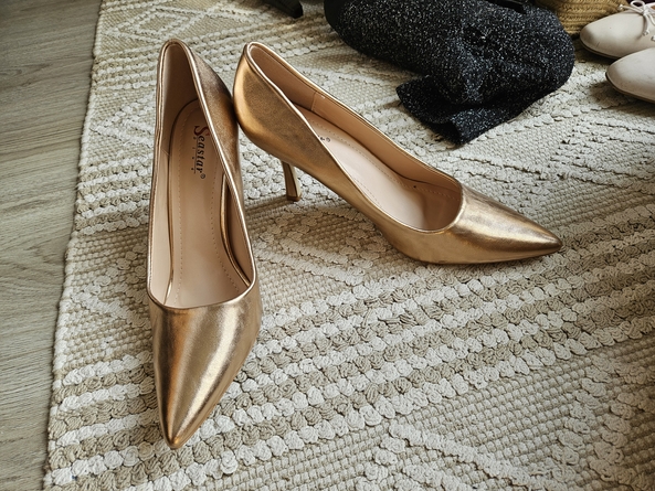 new high heels - Hi there frieds. i've bought some new high heels. How show i show them off? i'm lacking inspiration. I would love your suggestions. I'l send them in DM to you if they are too lewd ;), heels , Sissy Fashion,Feminization