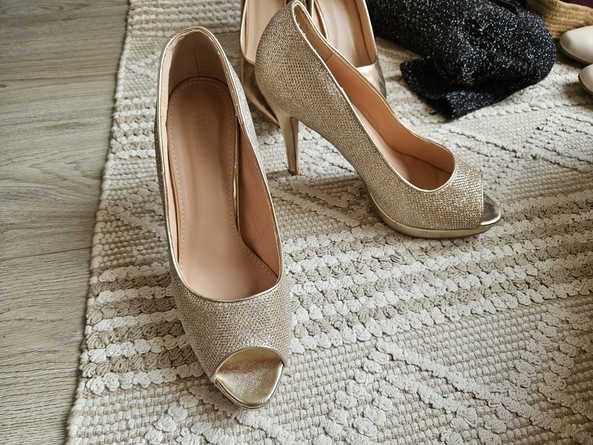 new high heels - Hi there frieds. i've bought some new high heels. How show i show them off? i'm lacking inspiration. I would love your suggestions. I'l send them in DM to you if they are too lewd ;), heels , Sissy Fashion,Feminization