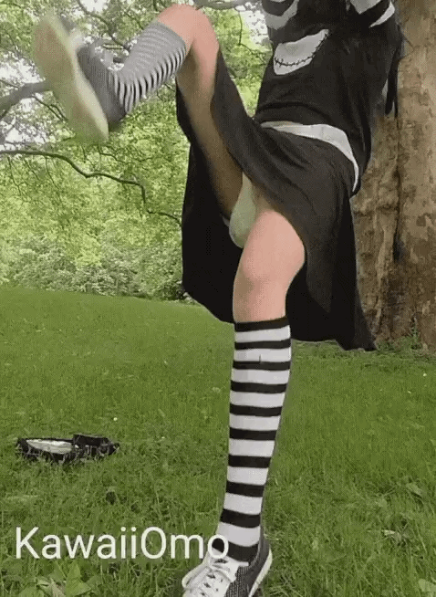 Kawaiiomo climbing tree, abdl,sissy,babygirl,public, Adult Babies,Feminization,Diaper Lovers