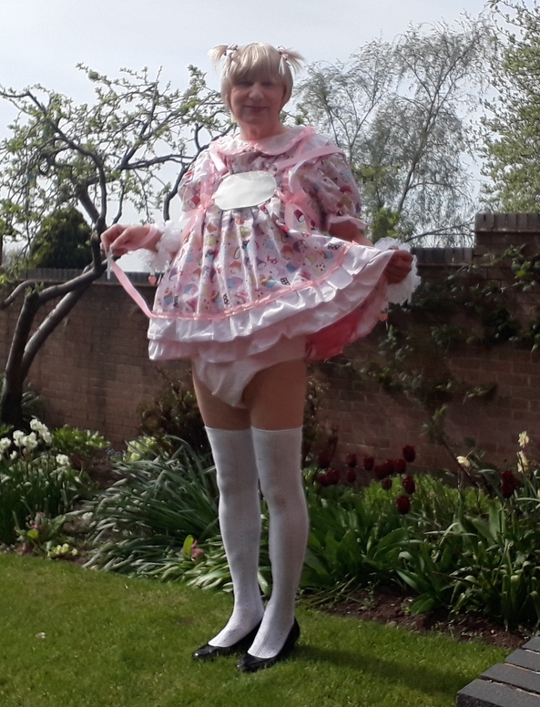 Outdoor fun - Going to the park, Sissy girl,adult baby,reins,ribbons,bows,sissy panties, Adult Babies,Feminization,Slow Change,Sissy Fashion,Diaper Lovers,Dolled Up