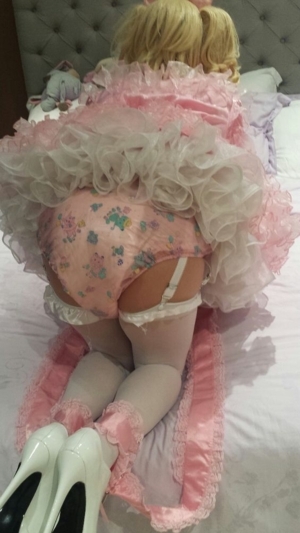 Shout It From The Mountain Tops - I'm A Diapered Sissy! I Love Being Girly!, A/B D/L Sissy Crossdresser, Adult Babies,Feminization,Dominating Mistress Or Master,Sissy Fashion,Diaper Lovers,Dolled Up