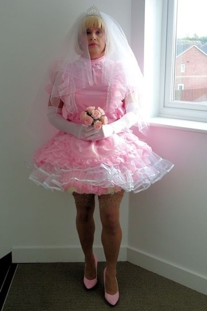 Diapers & Dresses Every Day - All Year Long, ABDL Sissy Crossdresser, Adult Babies,Feminization,Sissy Fashion,Diaper Lovers,Dolled Up