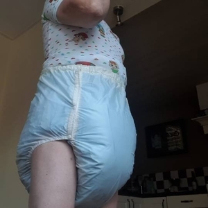 Diapered Sissy Boi - Loving It!, ABDL Sissy Crossdresser, Feminization,Sissy Fashion,Diaper Lovers,Dolled Up,Adult Babies