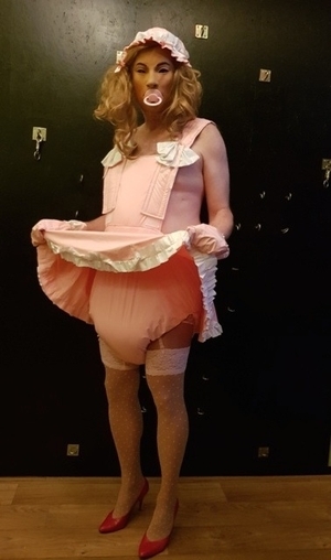 Love To Wear Diapers & Dresses - At Home & On The Street, ABDL Sissy Crossdresser, Adult Babies,Feminization,Sissy Fashion,Diaper Lovers,Dolled Up