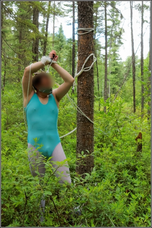 Turquoise dancer - part 2 : tied - The rest of my turquoise dancer set : see what happened, outside,forest,outdoor,bondage,leotard, Sissy Fashion,Feminization,Body Suits,Bondage,Fairytale