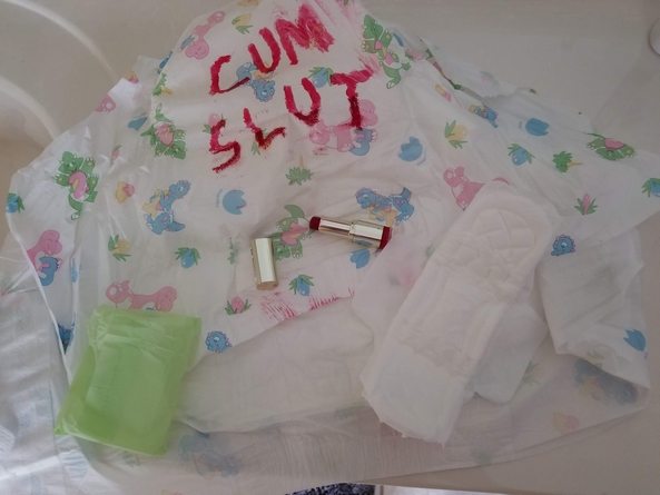 Had to make sure my lipstick was still good - Michelle's dirty thoughts, Sissy,Baby,Diapers,Diaper covers,cribs, Diaper Lovers,Wetting The Bed,Adult Babies,Thumb Sucking,Feminization