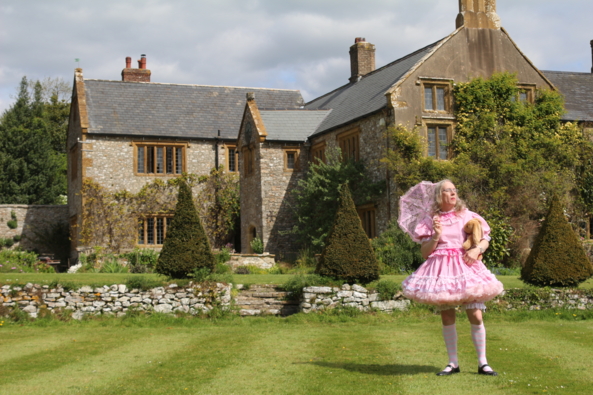 Deedee at an English Country House - I couldn't resist popping on my sissy dress whilst staying here for boarding school - more pictures still to come, Sissy dress,pink gingham,Deedee,outdoors, Feminization,Sissy Fashion,Holiday