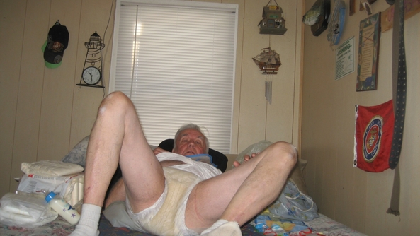 babykevy - still peepeeing in my diapers, pisspants, Adult Babies,Thumb Sucking,Wetting The Bed