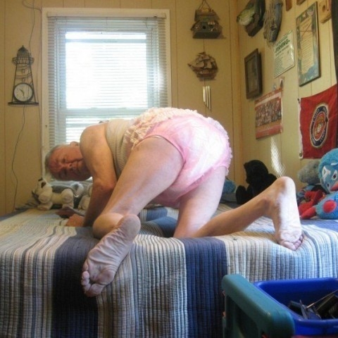 babykevy - still peepeeing in my diapers, pisspants, Adult Babies,Thumb Sucking,Wetting The Bed
