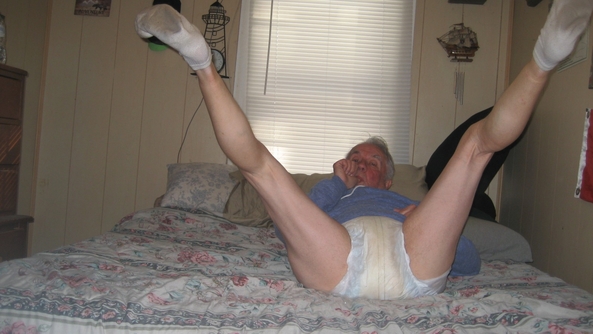 babykevy - still peepeeing in my diapers, pisspants, Adult Babies,Thumb Sucking,Wetting The Bed