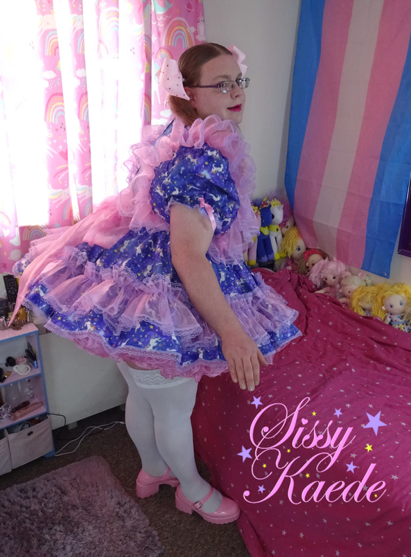 Happy in pink frills - Frills make this sissy very happy, sissy,sissy girl,sissy dress,prissy sissy,frilly sissy, Sissy Fashion,Dolled Up