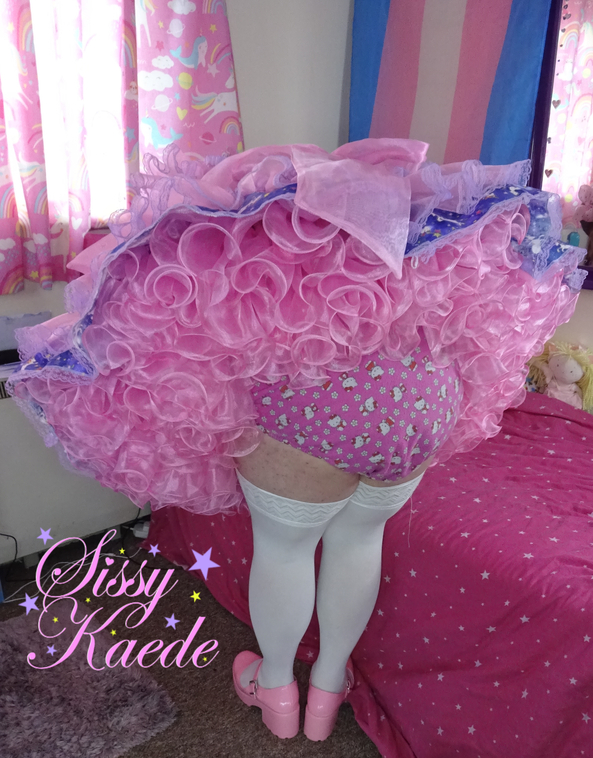 Happy in pink frills - Frills make this sissy very happy, sissy,sissy girl,sissy dress,prissy sissy,frilly sissy, Sissy Fashion,Dolled Up