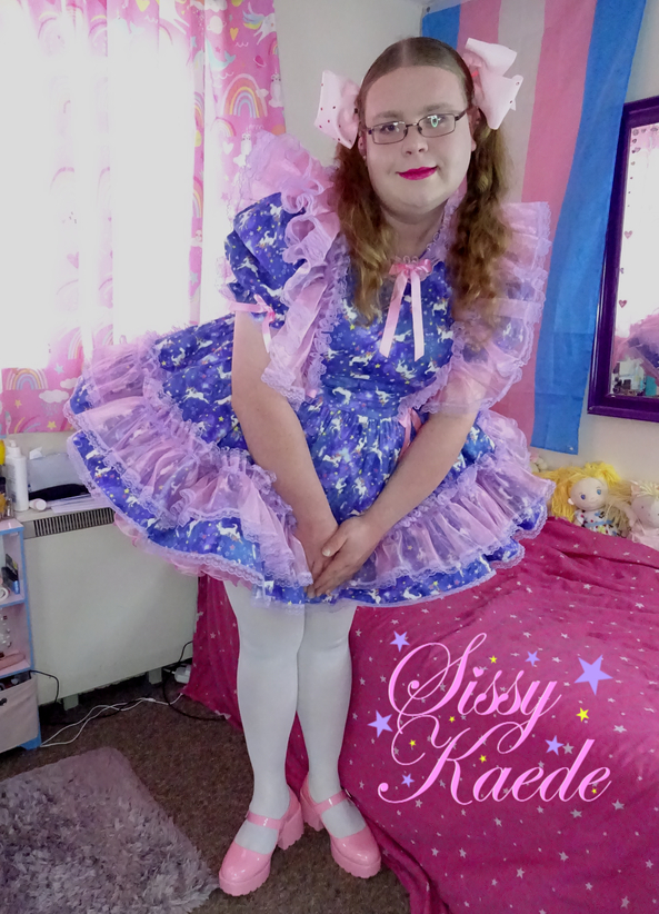 Happy in pink frills - Frills make this sissy very happy, sissy,sissy girl,sissy dress,prissy sissy,frilly sissy, Sissy Fashion,Dolled Up