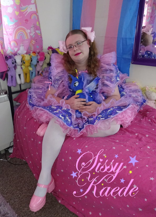 Happy in pink frills - Frills make this sissy very happy, sissy,sissy girl,sissy dress,prissy sissy,frilly sissy, Sissy Fashion,Dolled Up