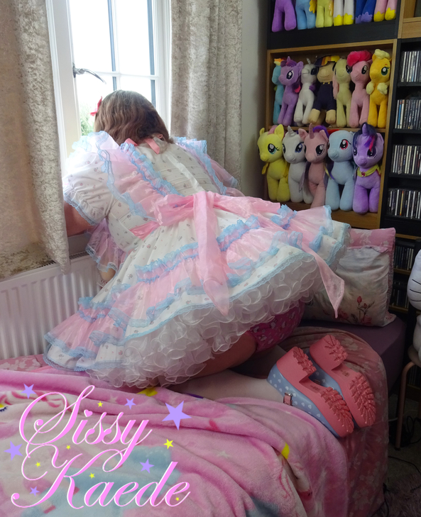 Back from a break - Just some pictures from a bit of a sissy break, sissy,sissy dress,prissy,frilly, Sissy Fashion,Dolled Up,Diaper Lovers