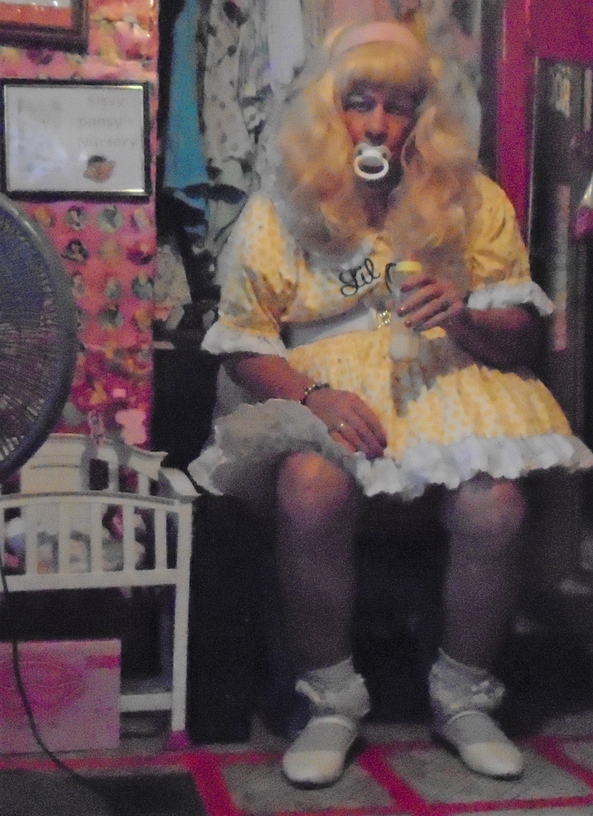 So happy to be a Little Girl - the last month or so have been very hard for the sissy, with Daddy/Master AL Not doing well, i has to pertend to be a little more grown-up, everyday i cry, because i know that iam a little girl, even though in public i still look a little bit sissy, sissy,humiliation,permanent age regression,diapers,adult little girl, Adult Babies,Feminization,Sissy Fashion,Diaper Lovers