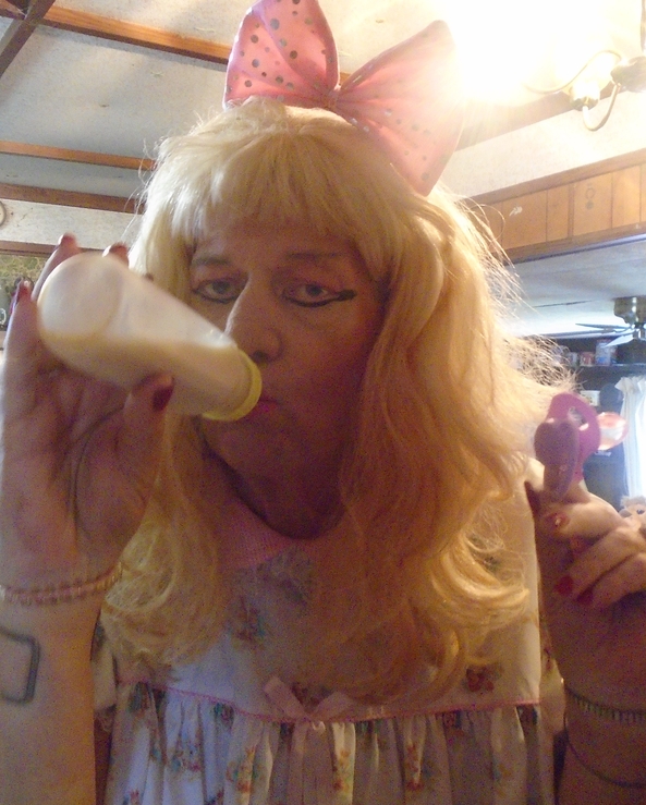 I forgetted to post these pitures .... - this little girl is sorry that it forget to post these pitures. sitting on my bed, i drink a bottle of formula, and enjoy making a wetty. i am only allowed to read childrens books. as i have trouble reading now, next sitting outside in my stroller, sissy,humiliation,permanent age regression,diapers,adult little girl, Adult Babies,Feminization,Diaper Lovers,Sissy Fashion