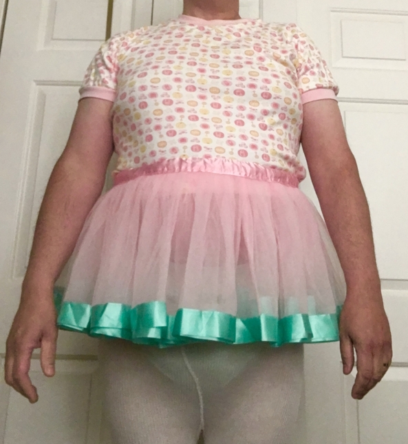 SISSY POTTY DANCER - Naught sissy pants wetter, gets dressed to suit., Sissy,diaper,plastic panties , Adult Babies,Diaper Lovers,Sissy Fashion