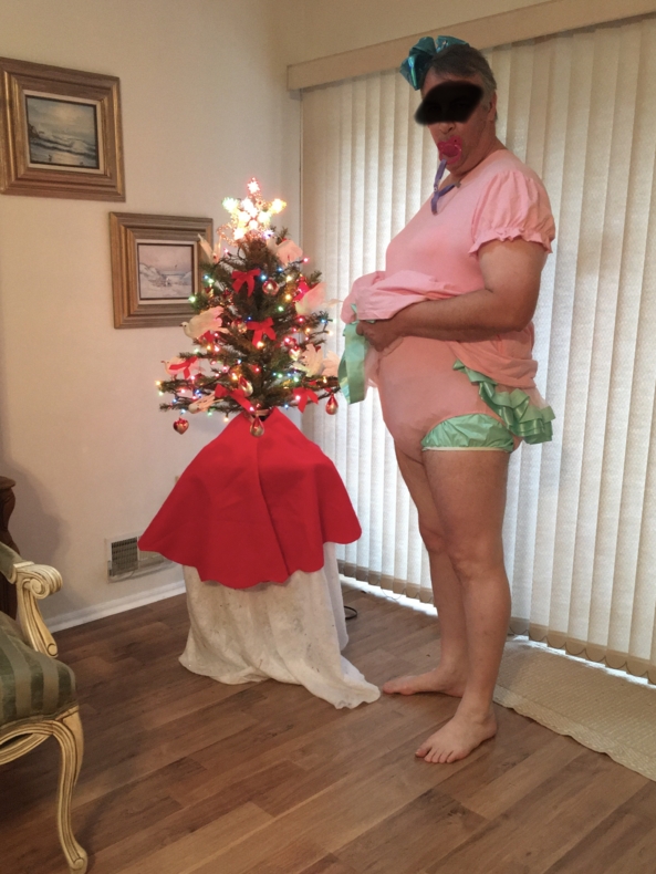Little Sissy Christmas Spirit  - Decorating and feeling the diapered sissy spirt, Sissy baby Christmas , Adult Babies,Sissy Fashion,Diaper Lovers